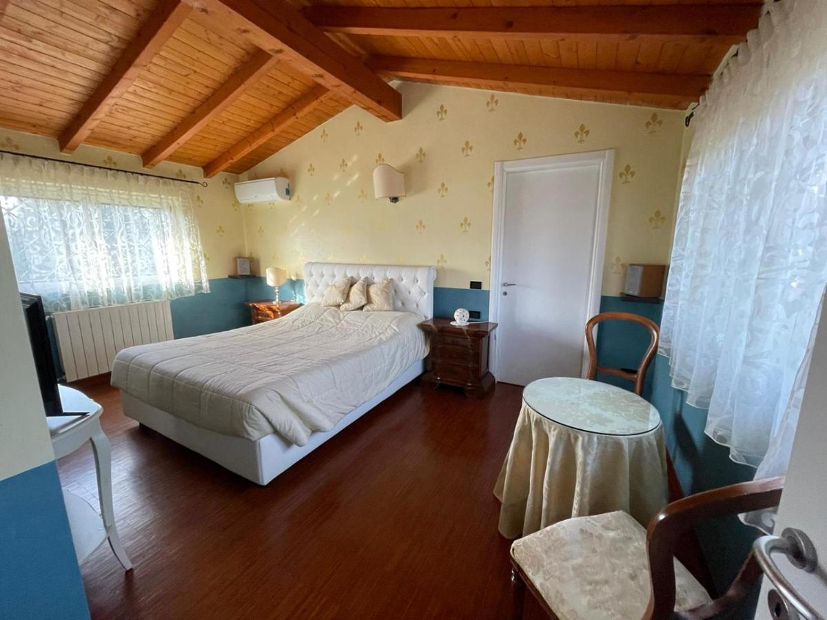 Lussuosa Villa Vicino Alla Stazione Caronno Pertusella ภายนอก รูปภาพ