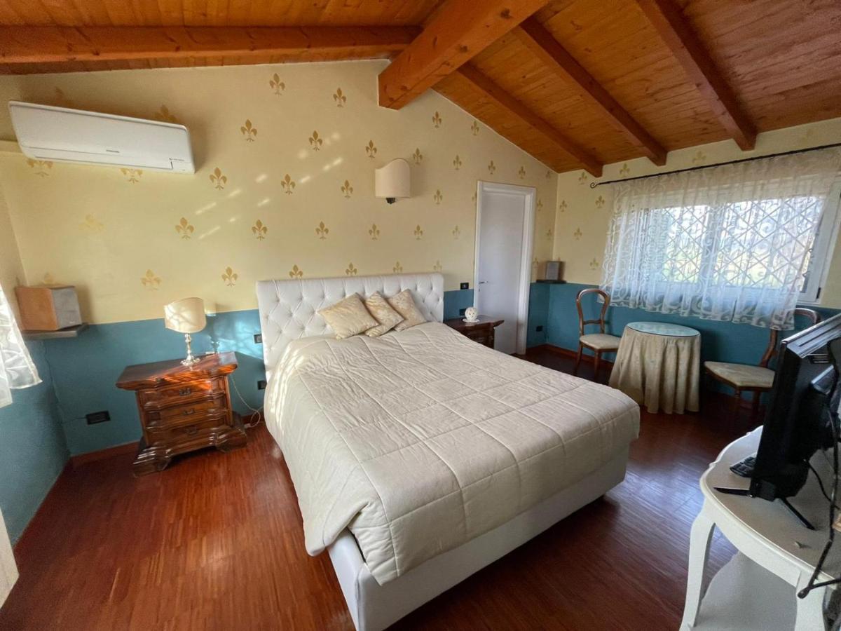 Lussuosa Villa Vicino Alla Stazione Caronno Pertusella ภายนอก รูปภาพ