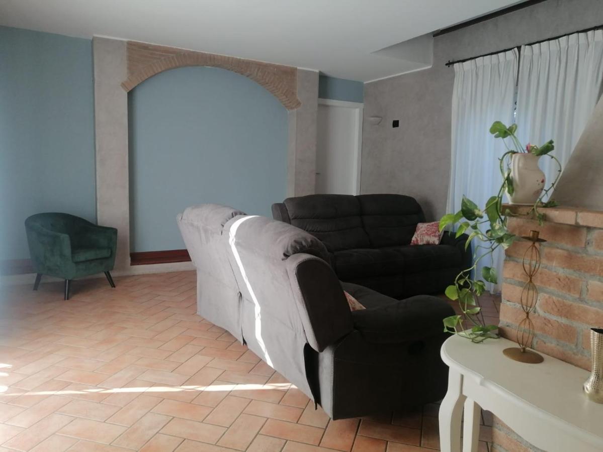 Lussuosa Villa Vicino Alla Stazione Caronno Pertusella ภายนอก รูปภาพ