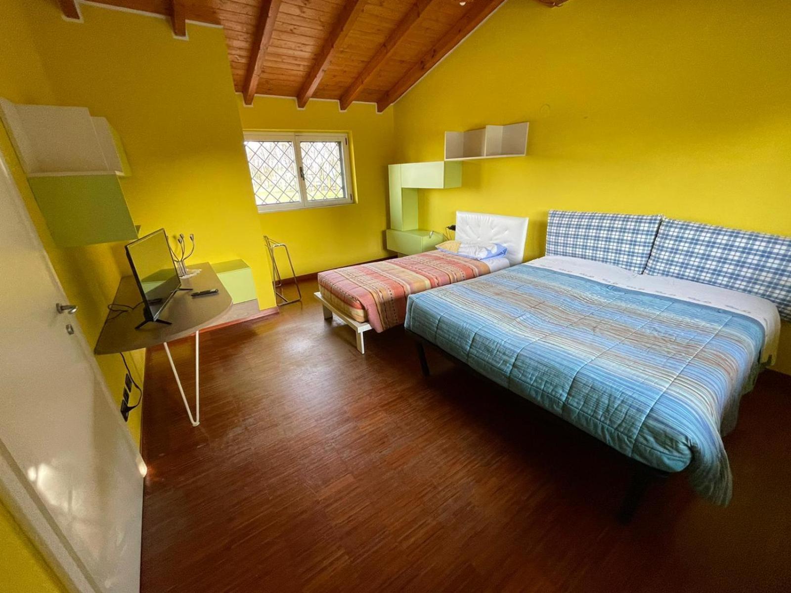 Lussuosa Villa Vicino Alla Stazione Caronno Pertusella ภายนอก รูปภาพ